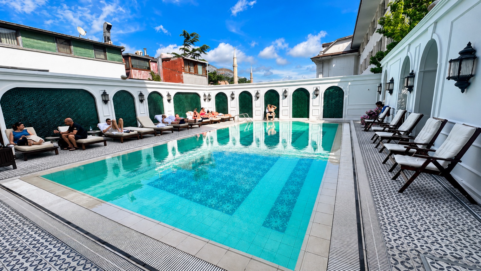 Aura Garden Sultanahmet - Ayasofya Yakınında Manzaralı Restoran